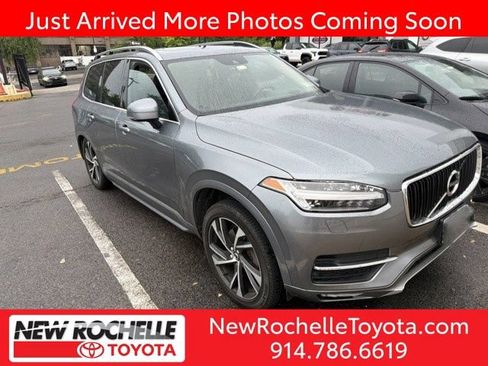 Used 2018 Volvo XC90 T6 Momentum w/ Momentum Plus Package AWD/4WD image 1