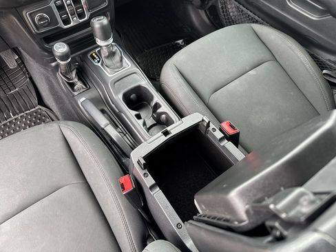 Used 2018 Jeep Wrangler Unlimited Sport S image 21