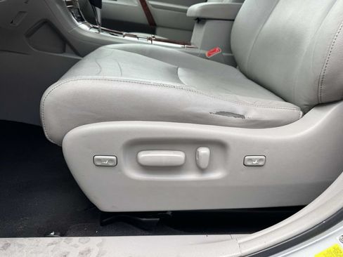 Used 2013 Toyota Highlander Limited AWD/4WD image 19