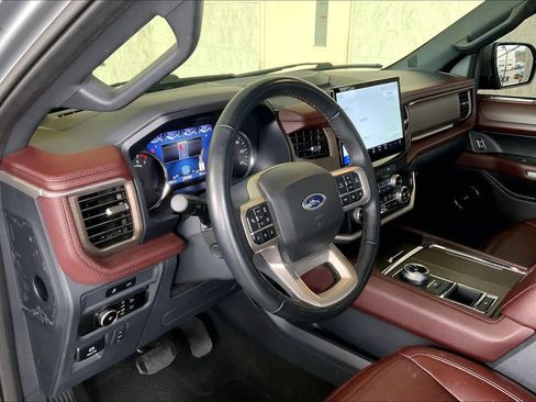Used 2024 Ford Expedition Limited image 18
