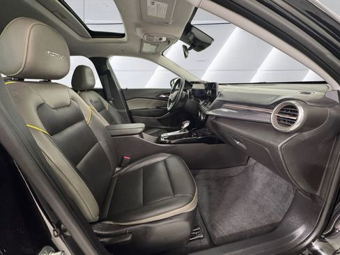 Used 2024 Chevrolet Trax ACTIV w/ Sunroof Package image 13