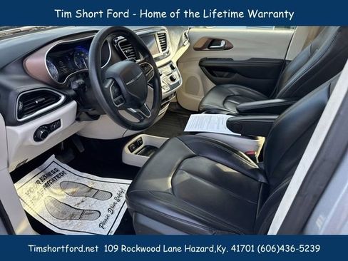 Used 2021 Chrysler Voyager Lxi image 8