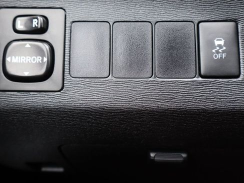 Used 2015 Toyota Venza LE image 28