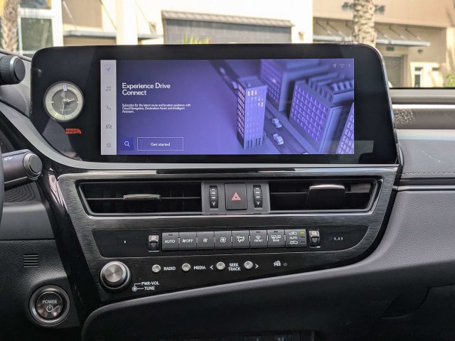 Certified 2023 Lexus ES 300h w/ Premium Package FWD image 17