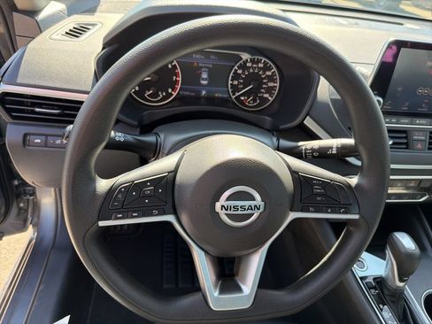 Used 2022 Nissan Altima 2.5 SV FWD image 16