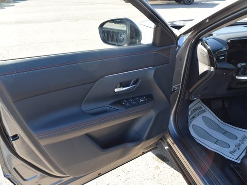 Used 2026 Nissan Kicks SR w/ Cold Weather Package AWD/4WD image 12