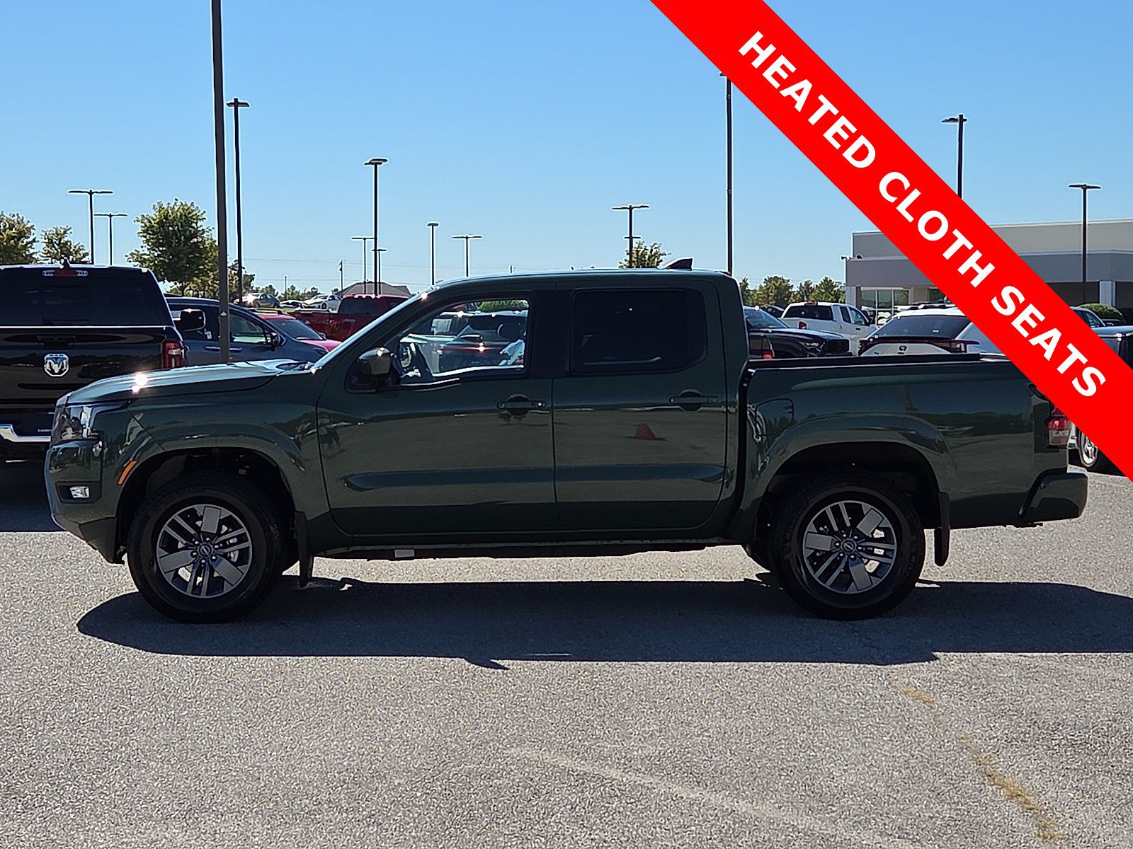 Used 2025 Nissan Frontier SV w/ SV Convenience Package AWD/4WD image 3