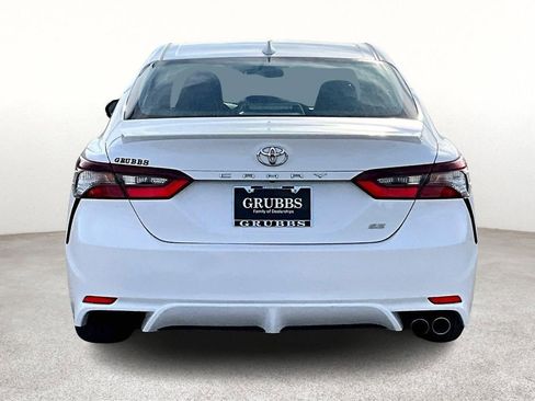 Used 2024 Toyota Camry SE image 6