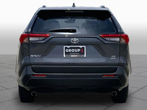 Used 2021 Toyota RAV4 LE AWD/4WD image 5