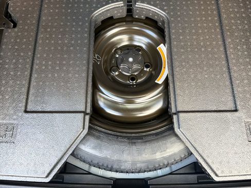 Used 2025 Nissan Kicks SR image 35