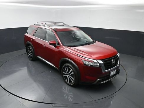 Used 2024 Nissan Pathfinder Platinum FWD image 19