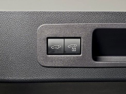 Used 2025 Lexus LX 600 4WD w/ Luxury Package image 36