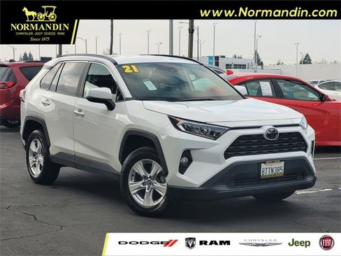 Used 2021 Toyota RAV4 XLE image 1