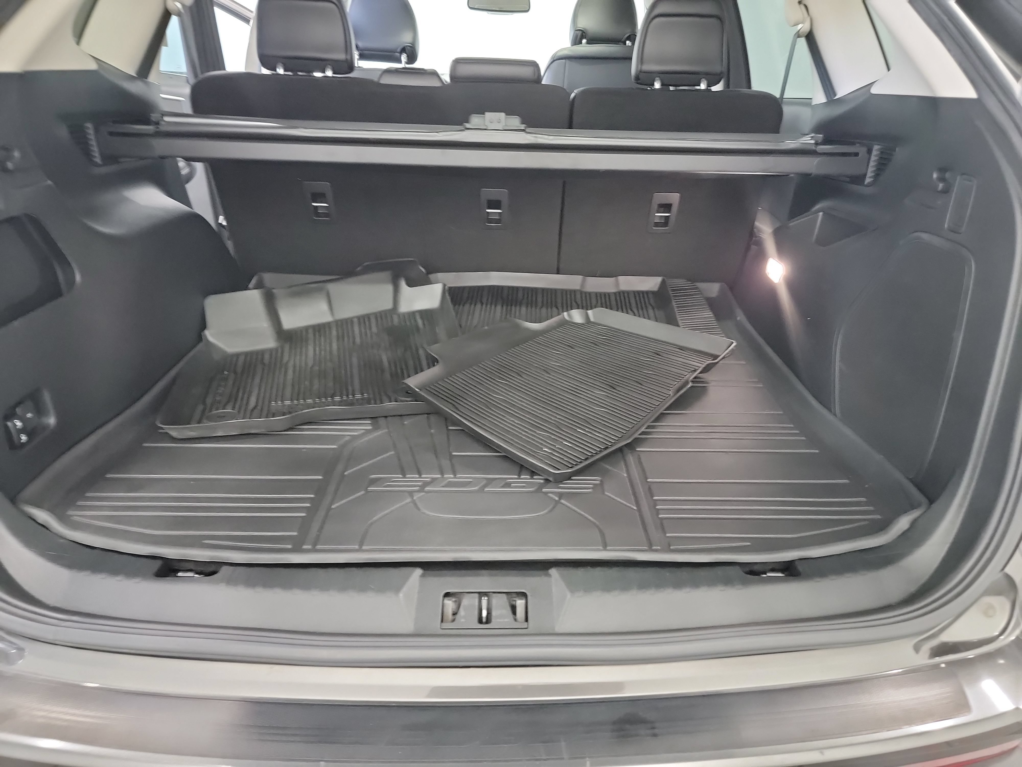 Used 2018 Ford Edge Titanium w/ Equipment Group 301A AWD/4WD image 26