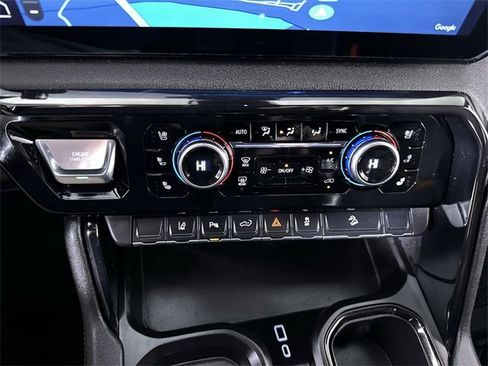 Used 2025 GMC Sierra 2500 AT4 image 16