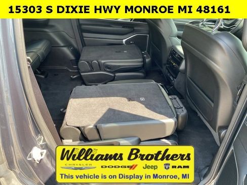 Used 2024 Jeep Wagoneer Series II w/ Flexible Seating Group image 27