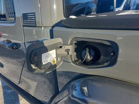 Used 2020 Jeep Gladiator Rubicon image 25