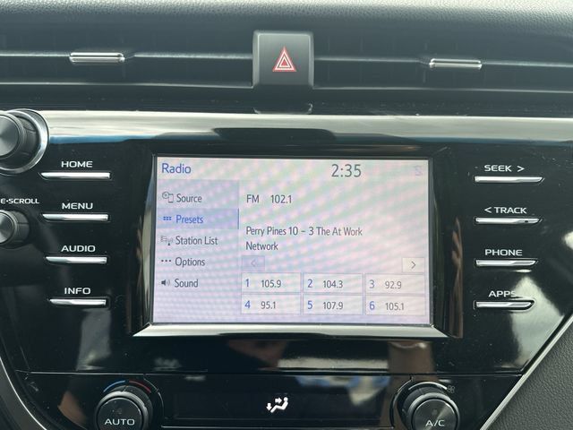 Used 2018 Toyota Camry SE FWD image 14