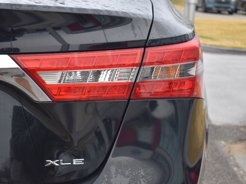 Used 2016 Toyota Avalon Limited image 8