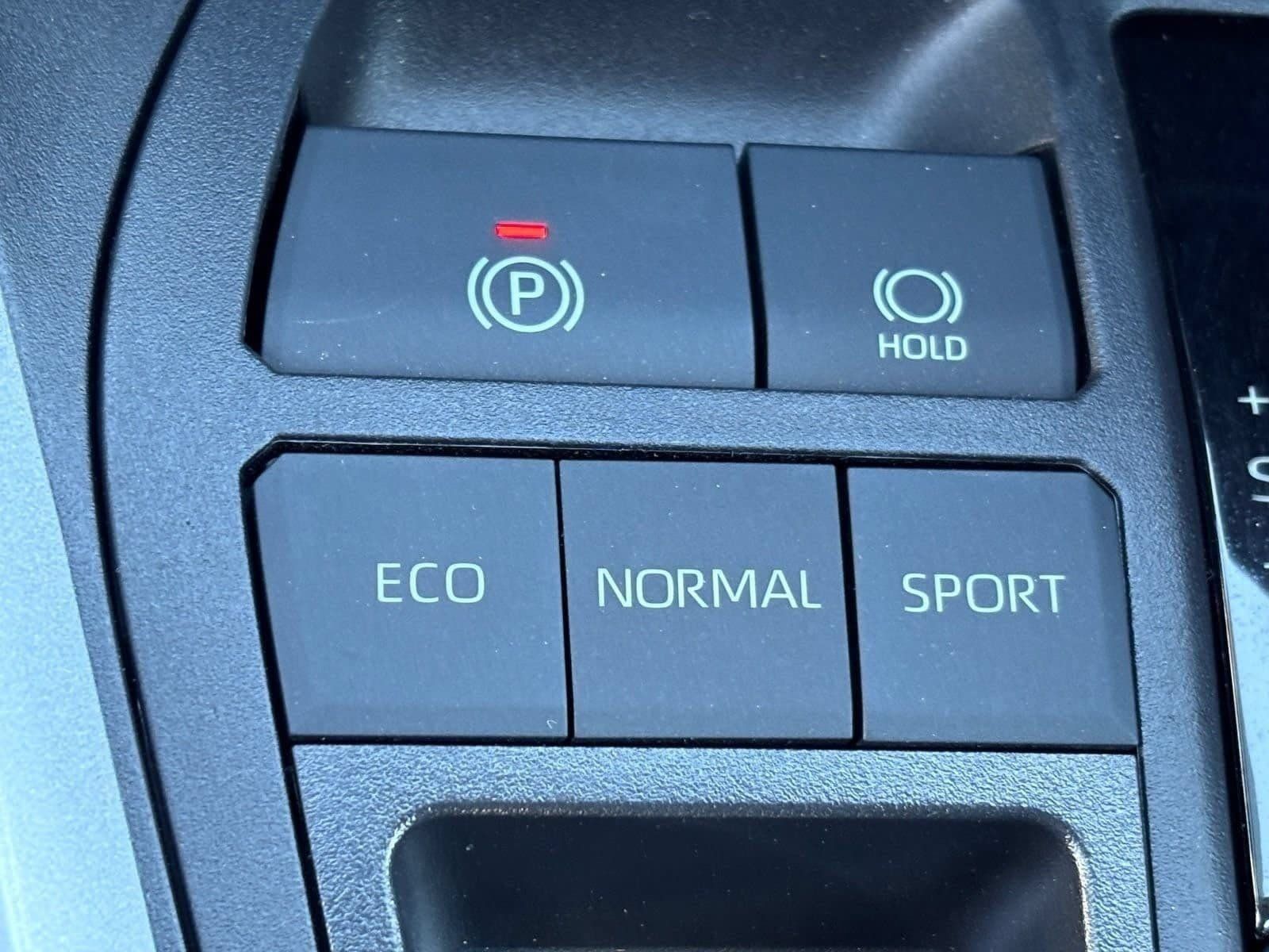 Used 2024 Toyota RAV4 LE FWD image 33