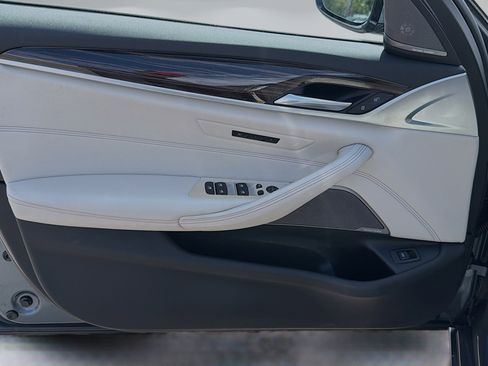 Used 2021 BMW 540i w/ Premium Package image 22