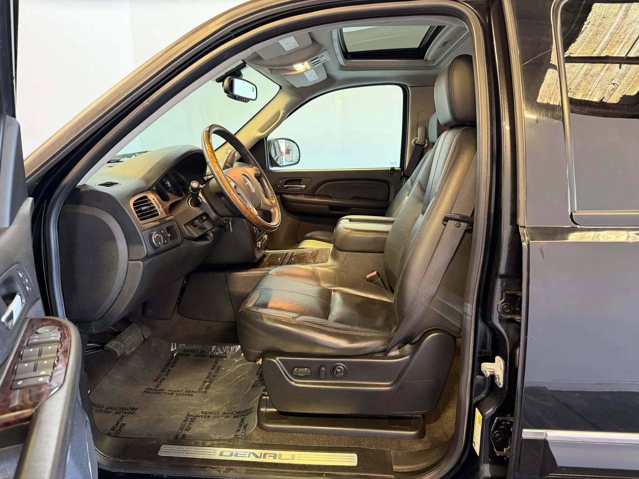 Used 2007 GMC Yukon Denali AWD/4WD image 10