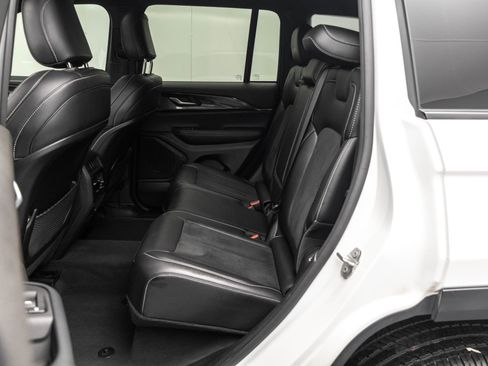 Used 2023 Jeep Grand Cherokee Altitude image 32