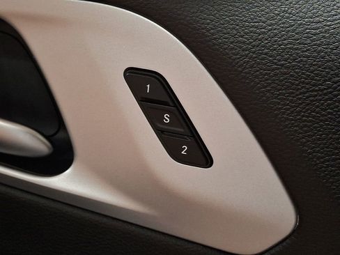 Used 2024 Chrysler Pacifica Select image 25