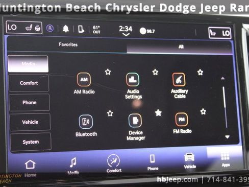 Used 2023 Chrysler Pacifica Touring-L image 24