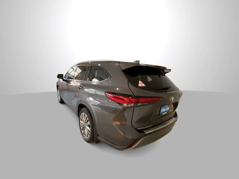 Used 2022 Toyota Highlander Platinum AWD/4WD image 6