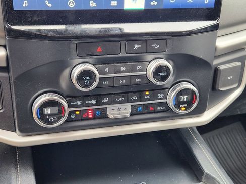 Used 2023 Ford Expedition Max XLT image 18