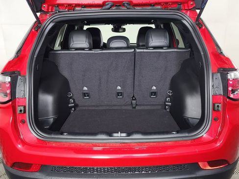 Used 2024 Jeep Compass Latitude image 9