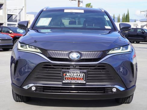 Used 2022 Toyota Venza XLE image 3