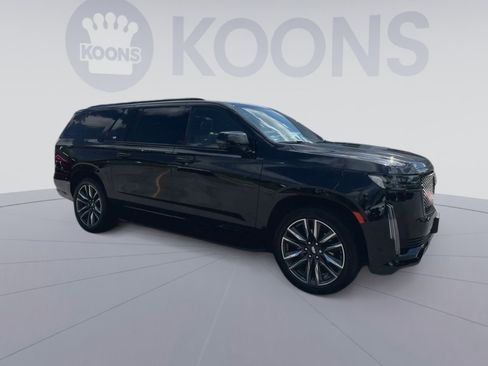 Used 2023 Cadillac Escalade ESV Sport Platinum AWD/4WD image 2