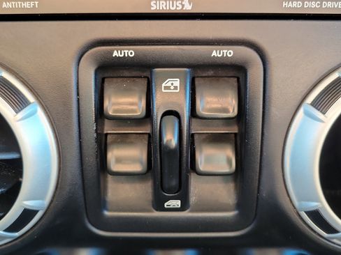 Used 2014 Jeep Wrangler Unlimited Rubicon w/ Connectivity Group image 19