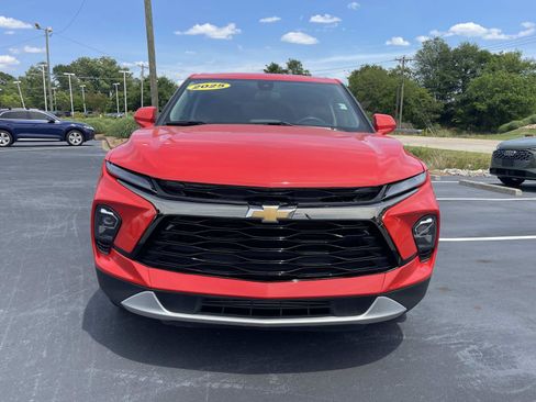 Used 2025 Chevrolet Blazer LT AWD/4WD image 2