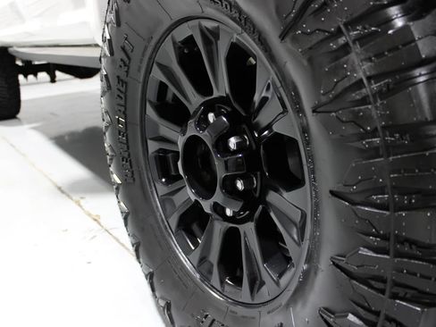 Used 2022 Ford F250 Lariat w/ Tremor Off-Road Package AWD/4WD image 18