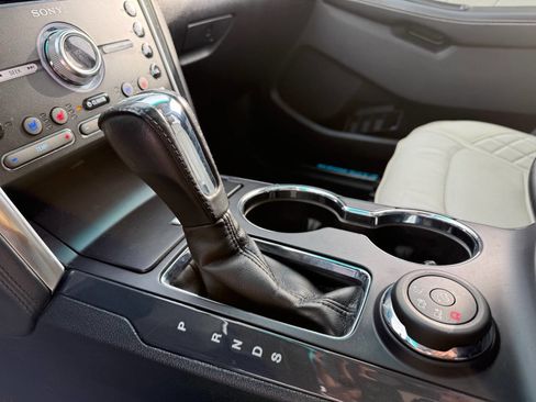 Used 2016 Ford Explorer Platinum image 17