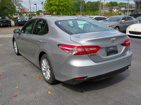 Used 2019 Toyota Camry LE image 9