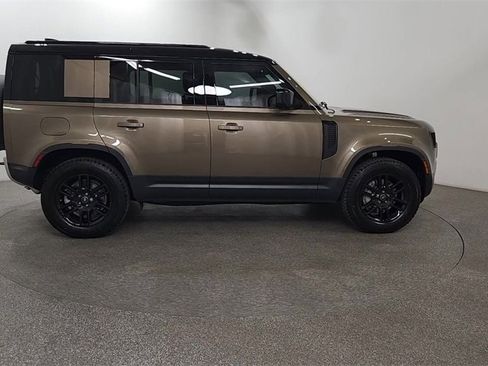 Used 2025 Land Rover Defender 110 S image 9