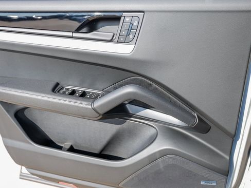New 2025 Porsche Cayenne E-Hybrid image 23