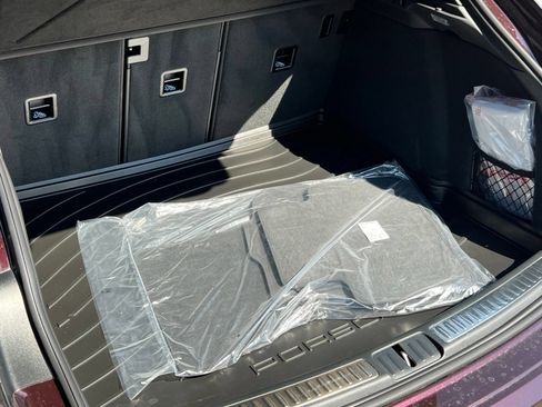 Certified 2026 Porsche Macan AWD/4WD image 19
