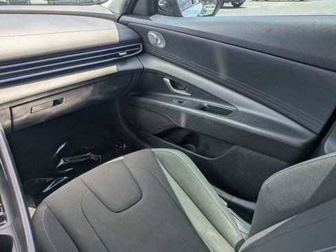 Used 2022 Hyundai Elantra SEL FWD image 17