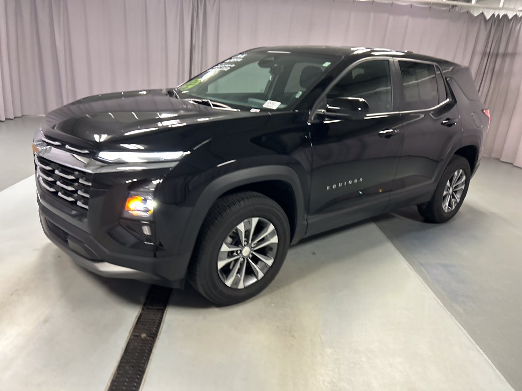 Used 2026 Chevrolet Equinox LT FWD image 3