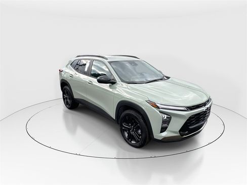 Used 2025 Chevrolet Trax ACTIV w/ Driver Confidence Package image 2