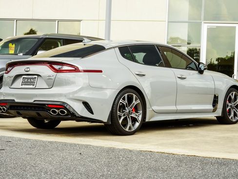 Used 2018 Kia Stinger GT2 AWD/4WD image 12