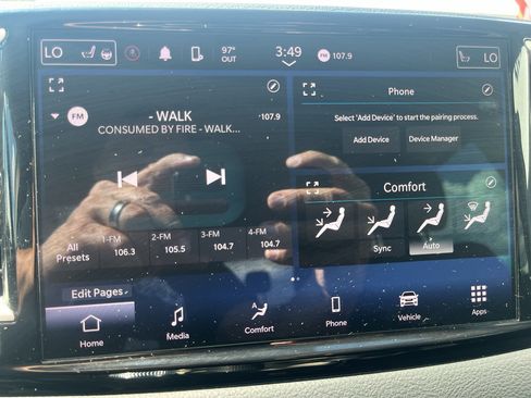 Used 2023 Chrysler Pacifica Touring-L FWD image 25