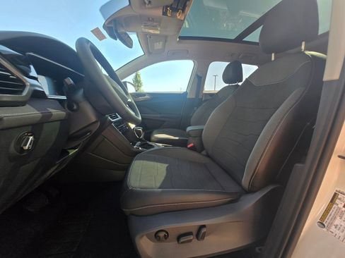 New 2026 Volkswagen Taos SE FWD image 15