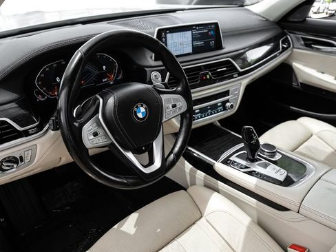 Used 2020 BMW 740i w/ Premium Package RWD image 2