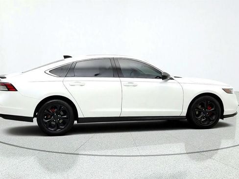 Used 2024 Honda Accord EX image 4